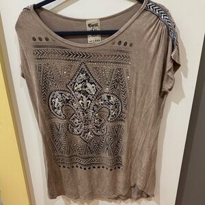 Vocal Tan Short Sleeve Top with Embellished Fleur-de-Lis